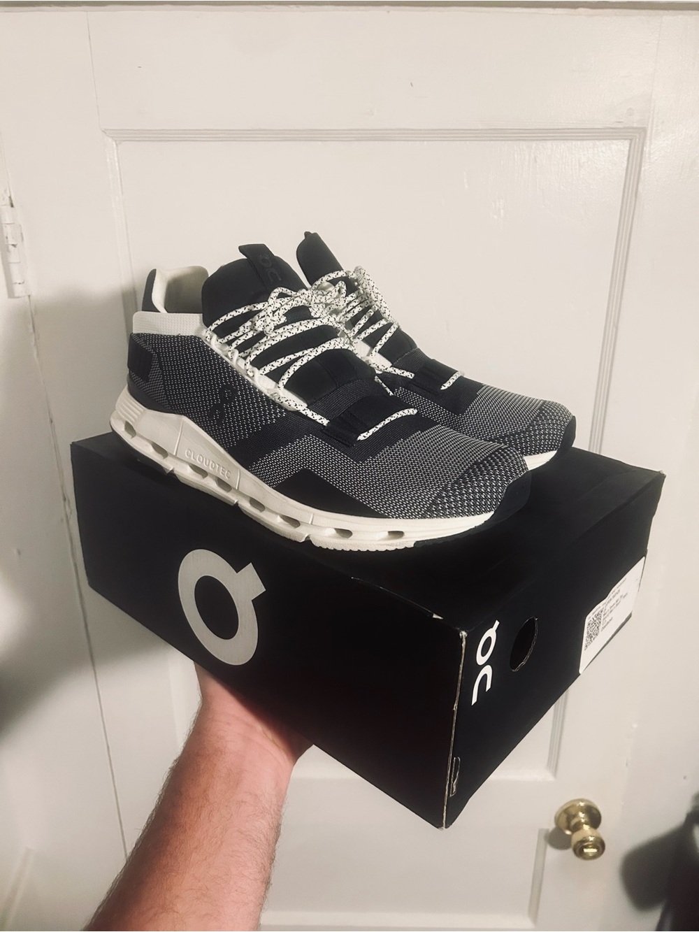 On Running Cloudnovas
